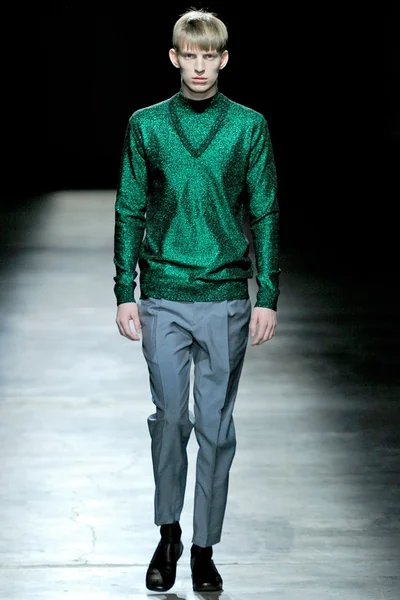 Look 28